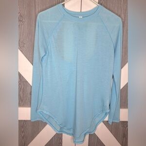 BAG155. Under Armour Open Back Long Sleeve Lightweight Tee Small